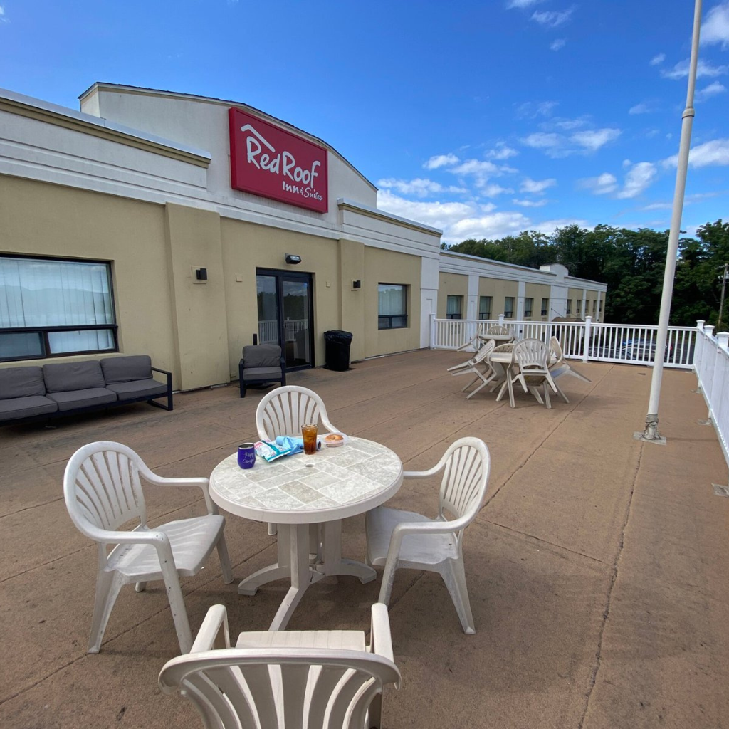 Red Roof Inn Sundeck