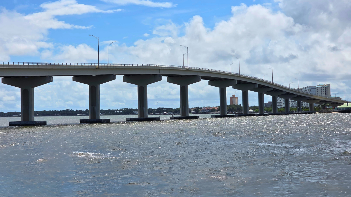 Photo of A max Brewer bridge