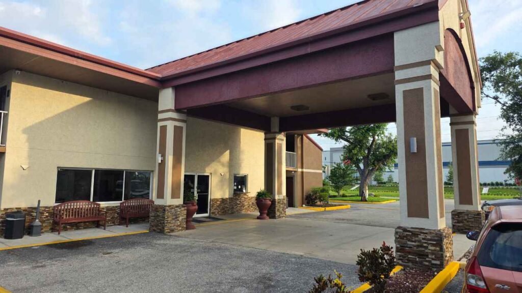 Entrance to the Red Roof in Ellenton