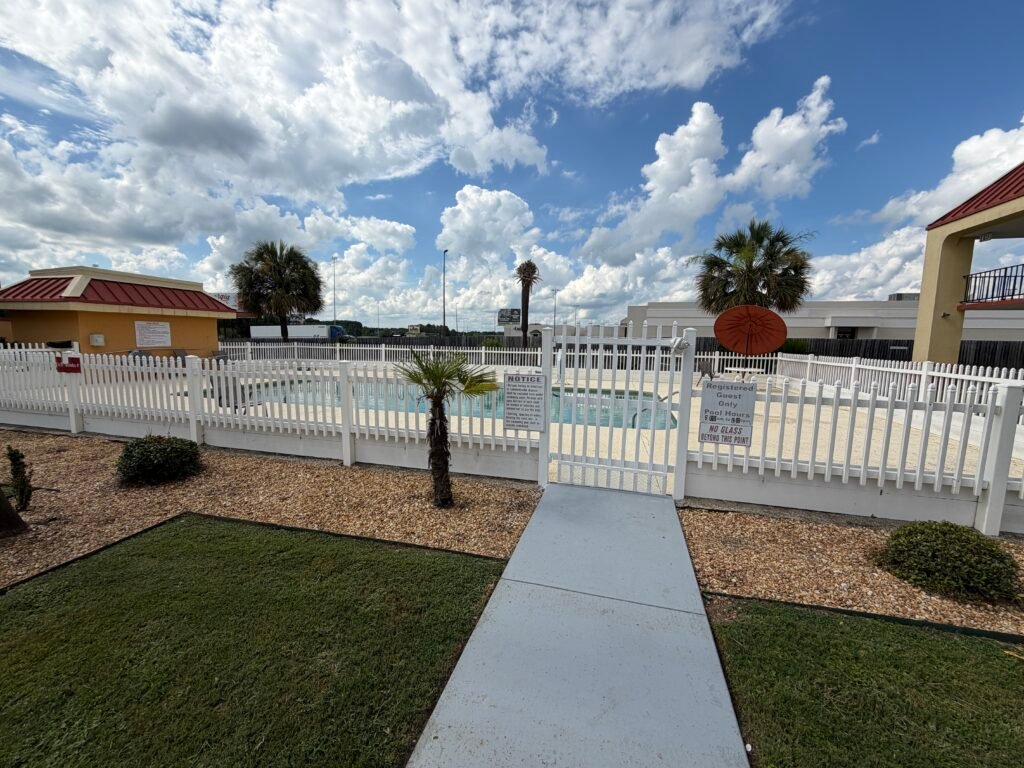 Pool Red Roof Inn Tifton